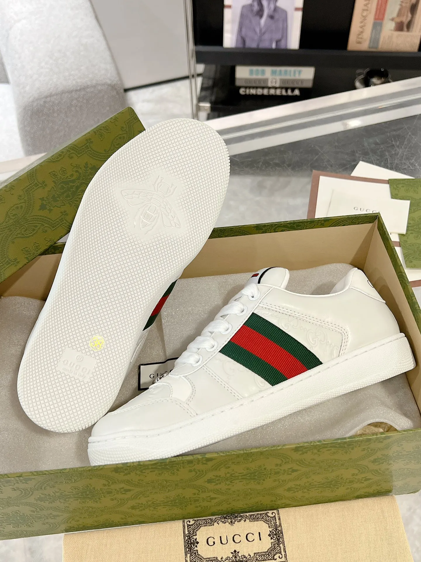 👟👟Ex-factory price 480👟👟 Couple style👫Gucci Gucci ❗️❗️New order shipped Original development Private mold making Correct last shape Hand-polished and distressed effect Correct details Complete accessories Imported leather/original towel lining crafted with craftsmanship Same size for men and women: 35-44